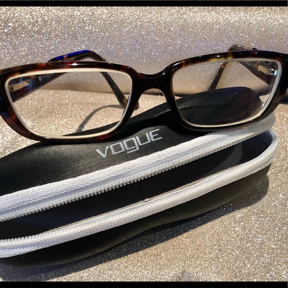 Vogue Frames 💞 - Picture 1 of 8